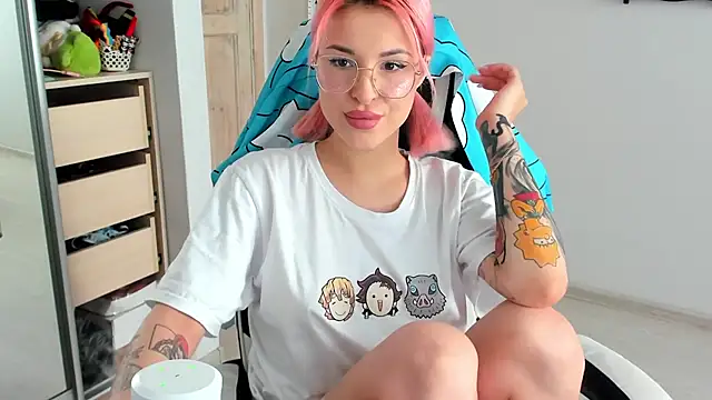 Snapshot of folinskayyya chatting on January 2025 08:18:02 AM folinskayyya online show from January 2025 08:18:02 AM