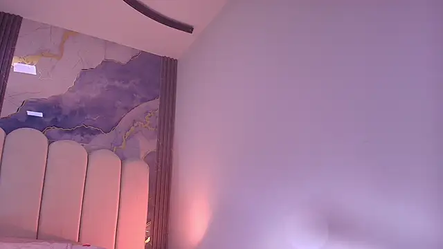 hot dione online show from April 2026 07:14:01 PM