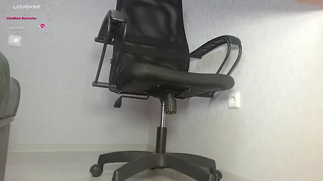 blondiana13 online show from March 2025 12:33:02 PM