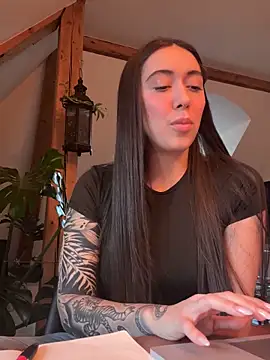 Snapshot of emiliasommer chatting on December 2025 03:10:01 PM emiliasommer online show from December 2025 03:10:01 PM