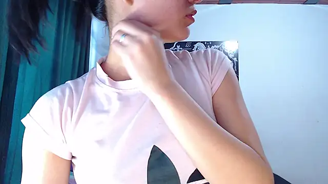 Ariel Zeo1 online show from December 2024 07:06:01 PM