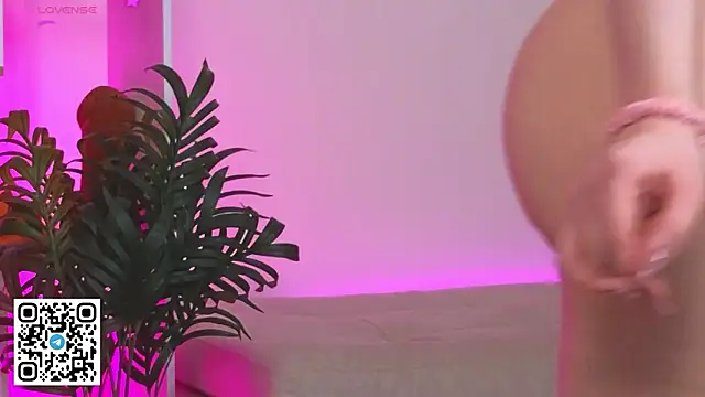 oliviabr0wn0 online show from February 2026 07:51:01 AM