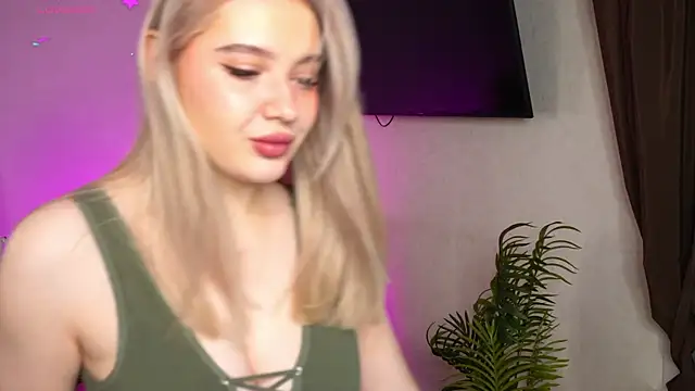 oliviabr0wn0 online show from April 2026 02:11:02 AM