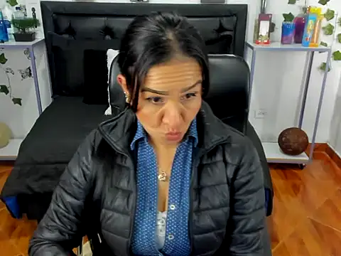 Snapshot of Violeta_stilll chatting on November 2025 06:30:01 PM Violeta stilll online show from November 2025 06:30:01 PM