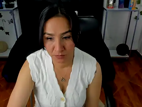 Snapshot of Violeta_stilll chatting on November 2025 07:48:02 PM Violeta stilll online show from November 2025 07:48:02 PM