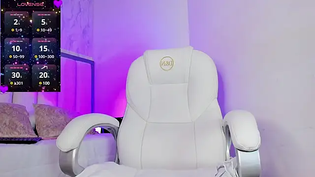 AilishBenson online show from December 2024 05:37:02 PM