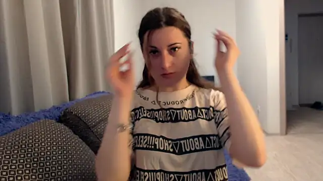 Snapshot of Helen_Adams_ chatting on June 2026 05:10:02 AM Helen Adams online show from June 2026 05:10:02 AM