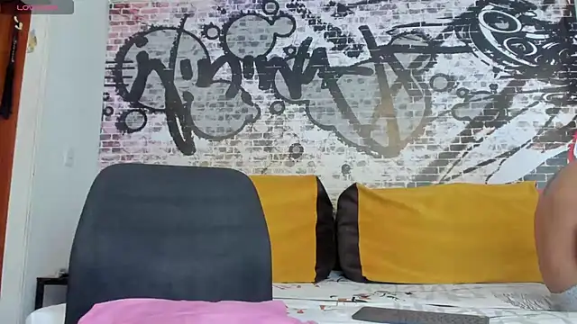 its me miley online show from March 2025 12:43:01 PM