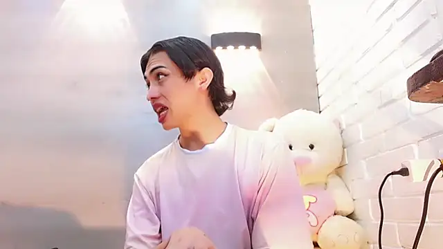 Daniela Pink  online show from October 2025 08:00:02 PM