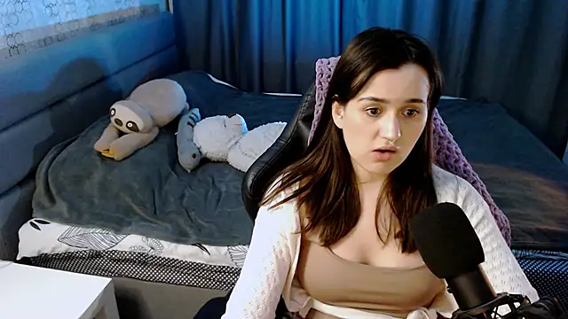 KiraYammy online show from February 2025 05:09:01 PM