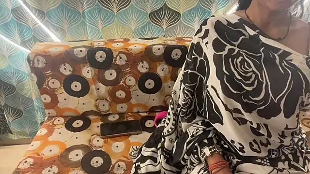 shuhana  online show from November 2025 04:59:02 AM