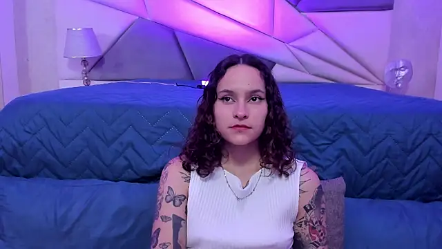 AnnyThompson  online show from January 2025 01:09:02 AM