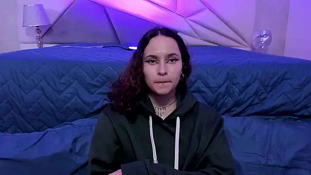 AnnyThompson  online show from January 2025 12:28:01 AM