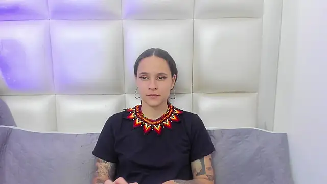 AnnyThompson  online show from January 2025 04:33:02 AM