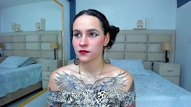 AnnyThompson  online show from September 2025 09:48:01 PM