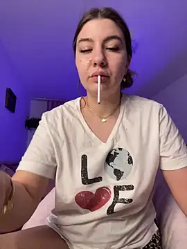 xqueenyasmine online show from December 2024 11:40:02 PM