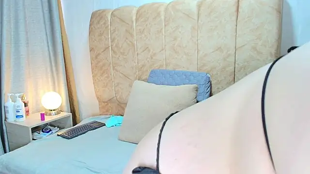 Zoe Curvy online show from November 2025 12:37:02 PM