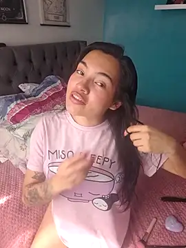 Snapshot of lauvelez__ chatting on February 2026 02:34:01 PM lauvelez online show from February 2026 02:34:01 PM