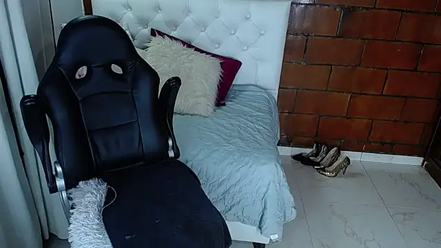 Maira B online show from September 2025 01:49:01 PM