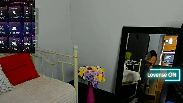 Julia Dean online show from November 2025 12:05:01 PM