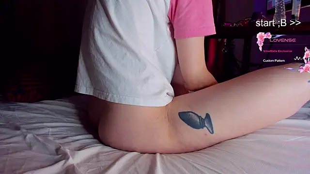 HunnyWifey online show from October 2025 03:48:02 AM