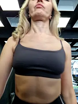 Miss    Mia  online show from February 2025 12:11:02 PM