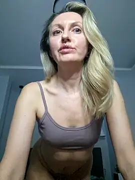 Miss    Mia  online show from March 2025 05:50:01 PM