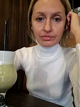 Miss    Mia  online show from October 2025 12:17:02 PM