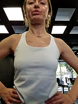 Miss    Mia  online show from November 2025 11:27:01 AM