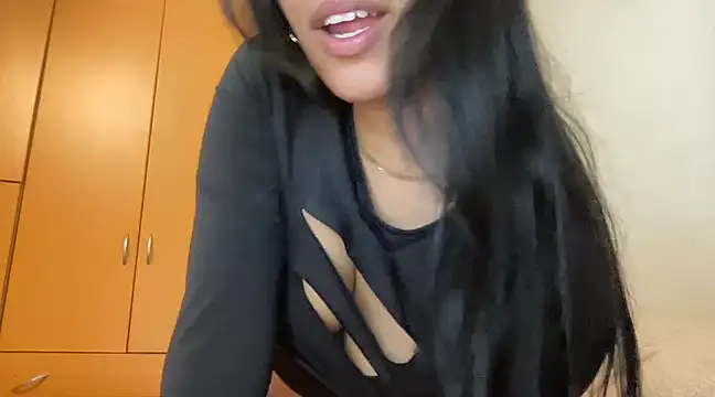 Dulce latingirl online show from December 2024 04:27:02 PM