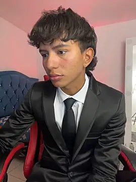 Leonarrrd 01 online show from November 2025 11:04:01 PM