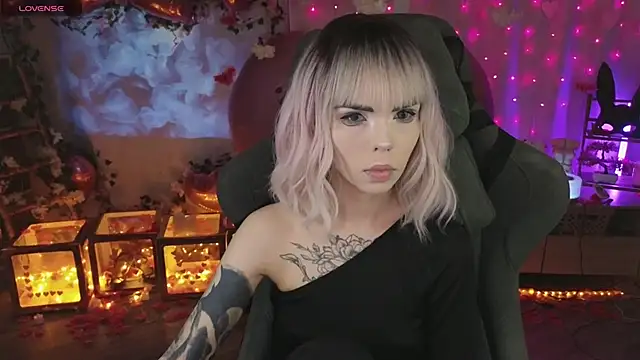 Snapshot of Kerry_Kirk chatting on February 2026 08:32:02 PM Kerry Kirk online show from February 2026 08:32:02 PM