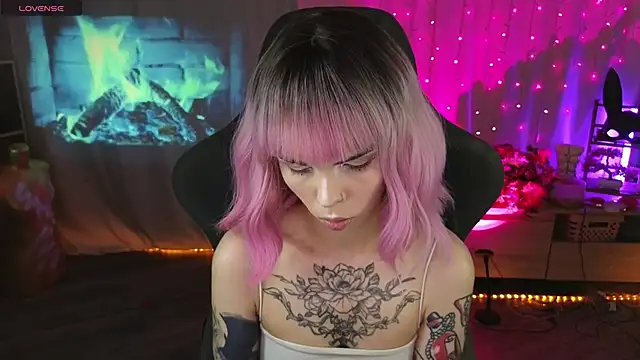 Snapshot of Kerry_Kirk chatting on March 2026 11:22:01 PM Kerry Kirk online show from March 2026 11:22:01 PM