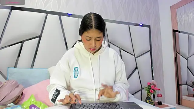  aurora18  online show from September 2025 03:06:01 AM