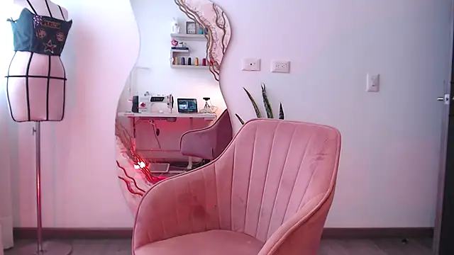 chloebritto online show from December 2024 01:12:02 PM