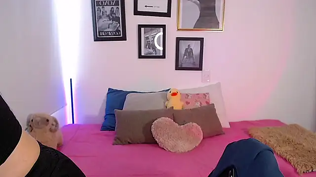 lilyy evanss online show from January 2025 08:01:01 PM