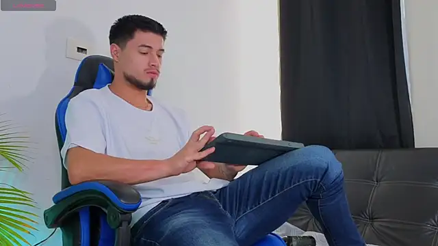 EdwardRoss  online show from November 2025 07:25:01 PM