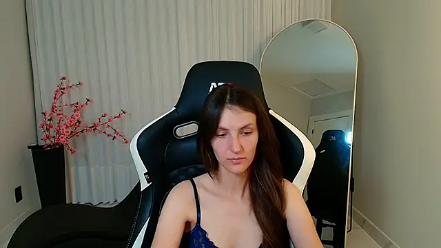 upssnowy online show from November 2025 10:26:01 PM