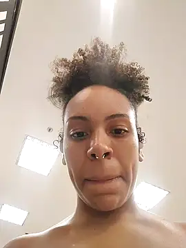 Julia Pretinha online show from October 2025 02:27:01 PM