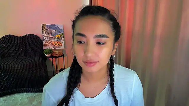 worldofkim online show from March 2025 07:02:01 AM