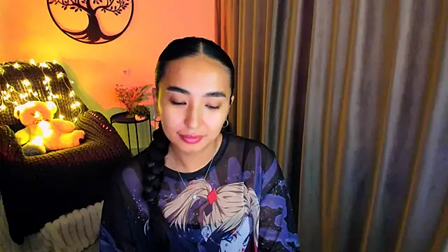 worldofkim online show from November 2025 10:36:01 AM