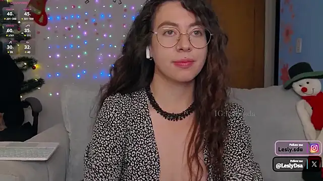 leslyyu online show from December 2024 11:38:02 PM