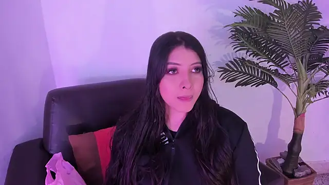 Miia Thompsonn online show from March 2025 03:06:01 AM