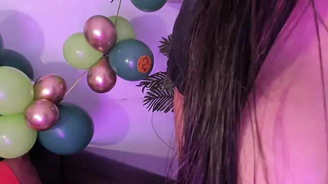 Miia Thompsonn online show from March 2025 03:26:01 AM