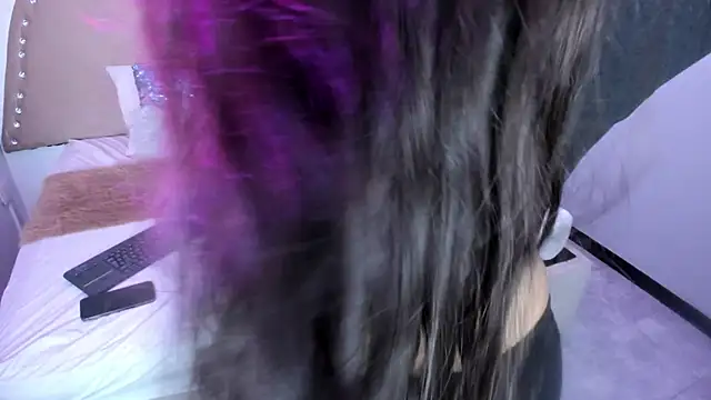 Miia Thompsonn online show from April 2026 03:50:02 AM