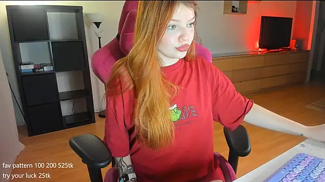 lil lia online show from December 2024 07:32:01 PM