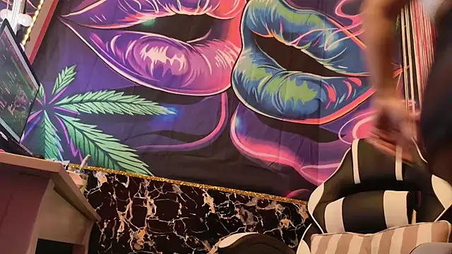 Luiza Hammer online show from January 2025 02:28:02 PM