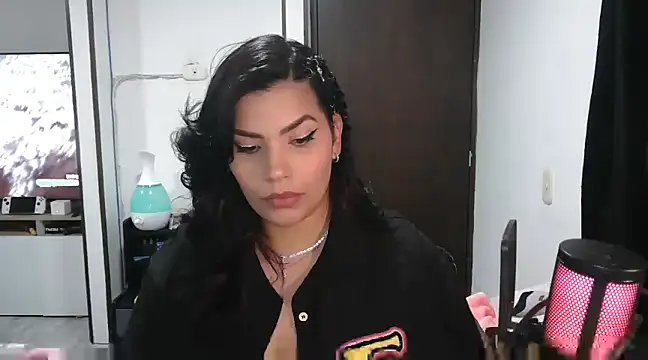 Snapshot of CarolinaRincon chatting on March 2025 09:53:02 PM CarolinaRincon online show from March 2025 09:53:02 PM