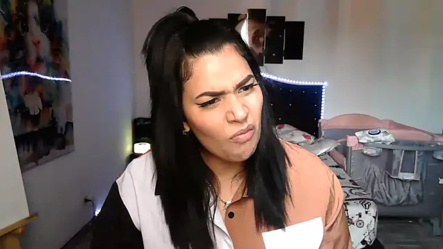 Snapshot of CarolinaRincon chatting on October 2025 09:21:01 PM CarolinaRincon online show from October 2025 09:21:01 PM