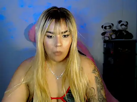 Snapshot of CarolinaRincon chatting on November 2025 12:00:02 AM CarolinaRincon online show from November 2025 12:00:02 AM